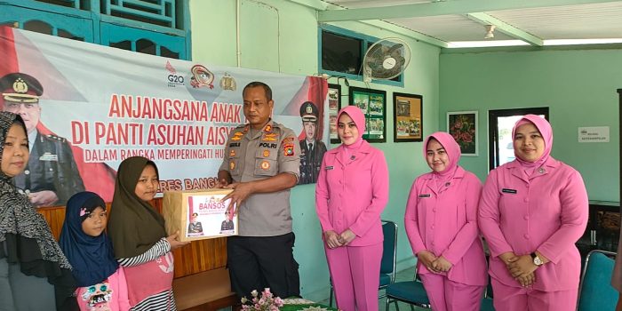 Peringati Hari Bhayangkara ke-76 Polres Babar Serentak Salurkan Bansos