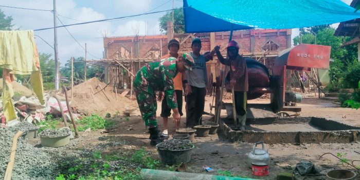 Babinsa Ajak Masyarakat Lestarikan Budaya Gotong-royong