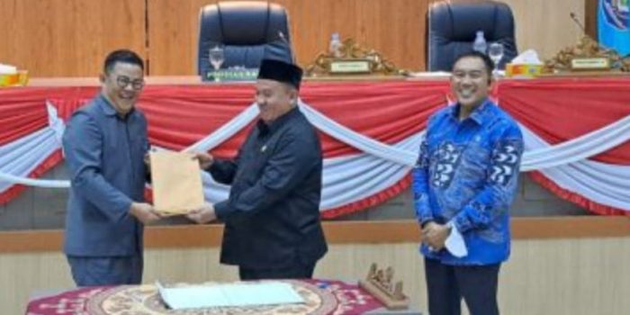 Bupati Sampaikan Raperda dalam Rapat Paripurna DPRD Bangka Selatan