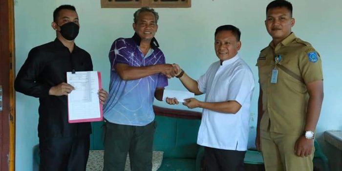 Ketau DPRD Provinsi Babel Herman Suhadi Saat Persiapan ke Tanah Suci Berikan Bantuan UMKM untuk Pengembangan Usaha di Pemali