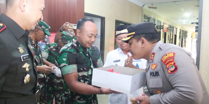 Polres Lamtim Terima Ucapan Hut Bhayangkara Ke-76 dari Dandim 0429/Lamtim dan Bupati 