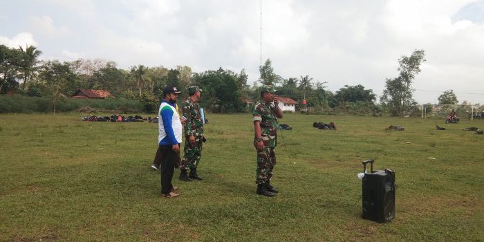 Memasuki Masa MPLS, Anggota Koramil Purbolinggo Latih Kedisiplinan