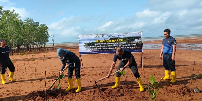 Kapolres Bangka Barat Hadiri Kegiatan Penanaman Pohon Mangrove dan Pelepasan Benih Ikan