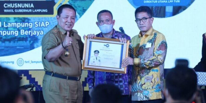 Atas Dukungan dalam Pengembangan LPP TVRI Lamapung Arinal Djunaidi Terima Penghargaan