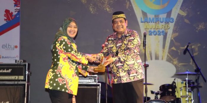 Wagub Lampung Chusnunia Chalim Membuka Acara Tribun Lampung Award