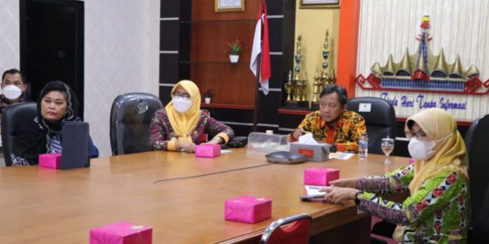 Asisten Bidang Perekonomian dan Pembangunan Prov Lampung Kusnadi Ikuti Rakor Persiapan Mitigasi PMK