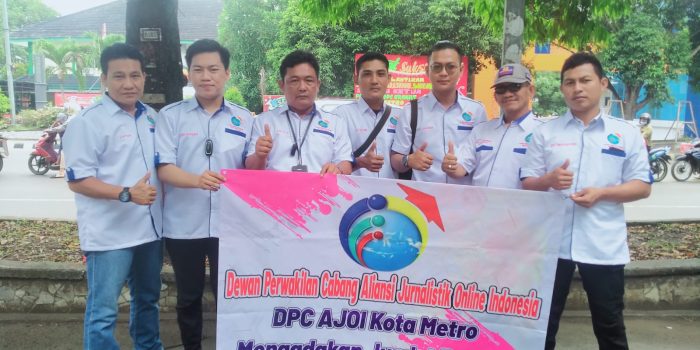AJOI Kota Metro bagi Ratusan Nasi Kotak di Jum”at Berkah