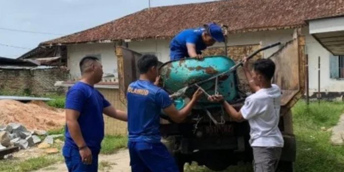 Sat Polairud Polres Bangka Barat Gelar Gotong-royong Bangun Rumah Warga