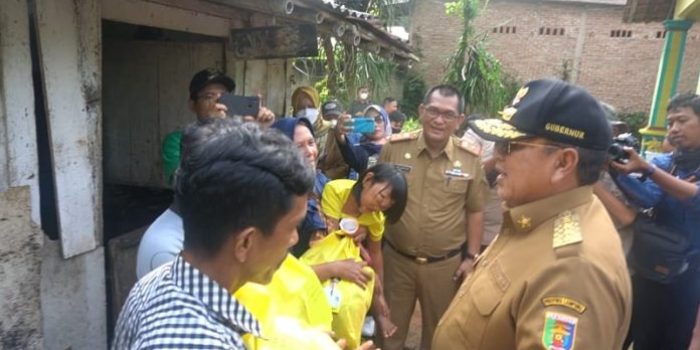Gubernur Lampung Arinal Djunaidi Berikan Talih Asih pada Sela di Lamtim