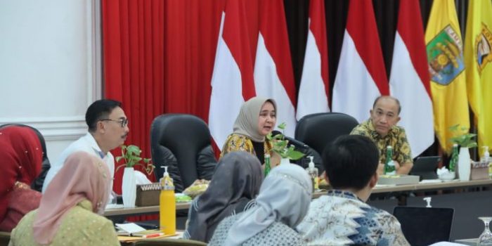 Rapat Persiapan Acara Kriya Nusa Dipimpin Ketua Dekranasda Provinsi Lampung Riana Sari Arinal