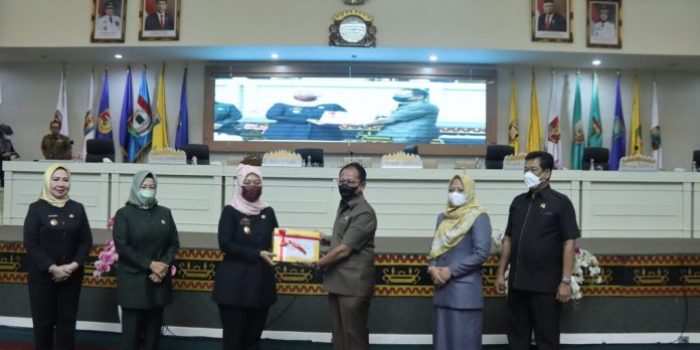 Wagub Lampung Chusnunia Chalim Sampaikan Raperda APBD Provinsi Lampung Tahun Anggaran 2023