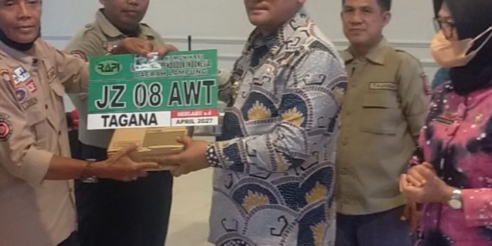 Kadis Dinsos Prov Lampung Serahkan Bantuan untuk TAGANA di Aula Dinsos