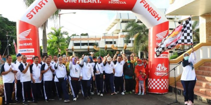 Hut Korpri ke-51Wakil Gubernur Lampung Chusnunia Lepas Jalan Sehat