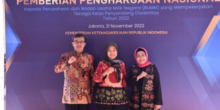 Gubernur Lampung Arinal Djunaidi Terima Piagam Penghargaan dari Kemnaker RI