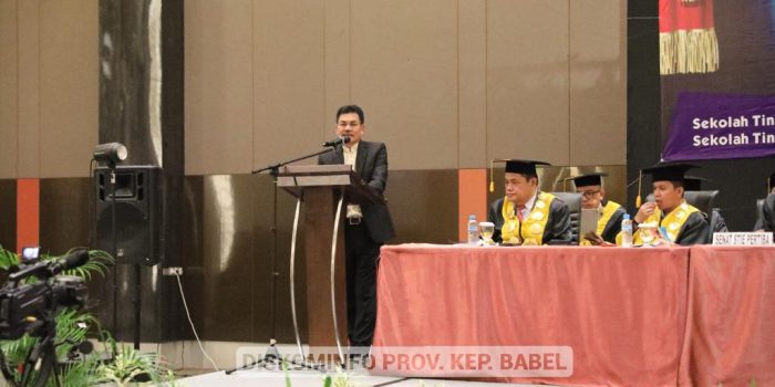 Sekda Naziarto Sampaikan Harapannya di Wisuda STIE dan STIH Pertiba