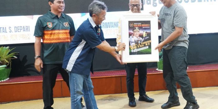 Disaksikan Atlet Paralimpik, Paman Birin Terima Golden Award Siwo PWI sebagai Gubernur Peduli Olahraga