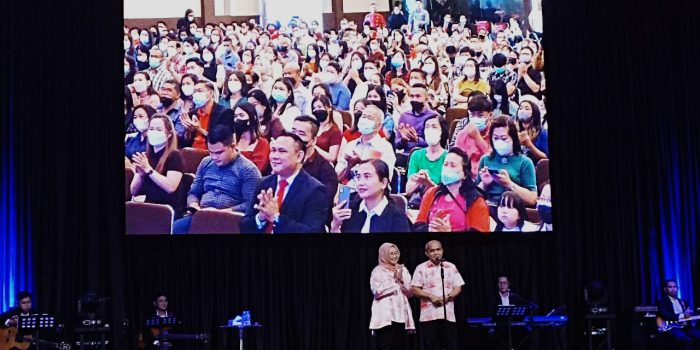 Walkot Pangkalpinang Mulan Aklil Hadiri Undangan di Sejumlah Gereja dalam Ibadah Natal