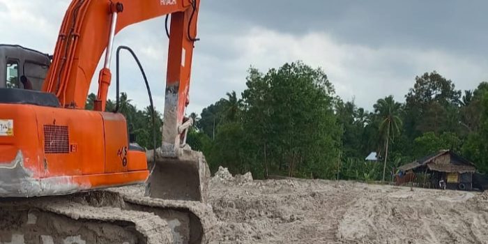 Menyoal 2 Excavator yang Beroperasi di Kenanga, Akon : “Itu untuk Menimbun Tanah”