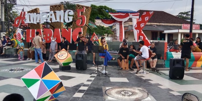 Tingkatkan Kreativitas  Pelaku UMKM, Komunitas Balai Kustik Toboali Gelar Live Akustik di Simpang Lima