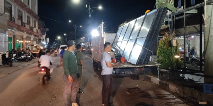 Diduga Belum Berizin, Pengerjaan Tiang Billboard Milik Cinda Group Dihentikan Satpol PP Basel