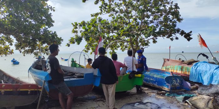 Personil Sat Polairud Polres Bangka Barat Melaksanakan Patroli Perairan dan Sampaikan Himbauan