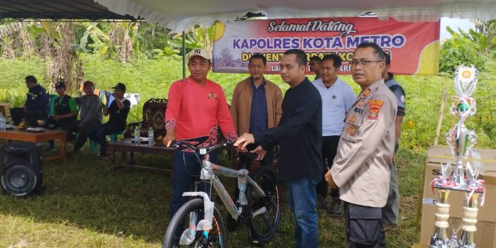 Mempererat Silaturahmi dengan Masyarakat, Kapolres Metro Adakan Lomba Merpati Kolong Kapolres Metro Cup I