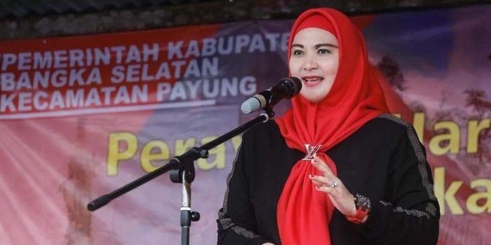 Bunda Debby Apresiasi Kegiatan Festival Kriopanting dan Budaya Arakan Bongkol di Desa Payung