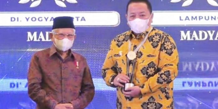 Gubernur Lampung Raih Penghargaan KPPU Award yang Diseerahkan Langsung oleh Wapres RI 