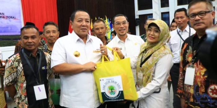 Gubernur Arinal Djunaidi Secara Virtual Ikuti Penyerahan SK Perhutan Sosial dan TORA oleh Presiden RI