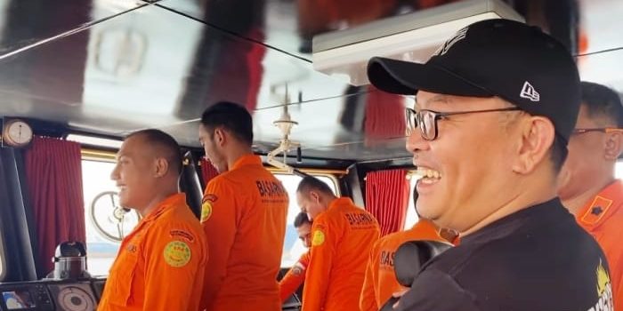 Deni Ribowo mengunjungi Kapal KN SAR Basudewa di Pelabuhan Panjang