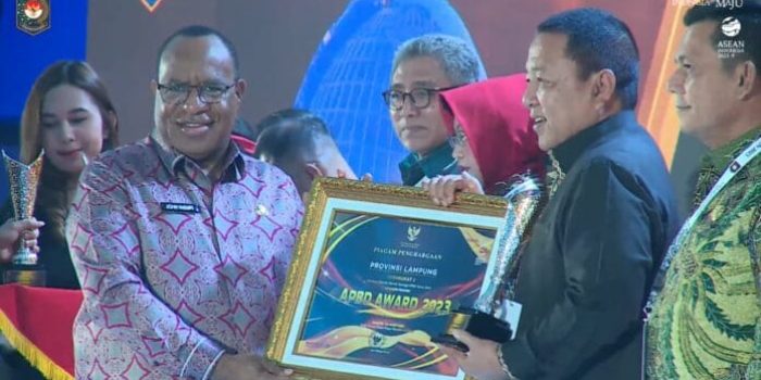Provinsi dengan Realisasi APBD Tertinggi Tahun 2022, Arinal Djunaidi Terima Penghargaan 
