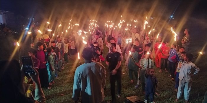 Pemuda-Pemudi Parit Lalang Sambut Bulan Suci Ramadhan 1444 Hijriyah dengan Pawai Obor