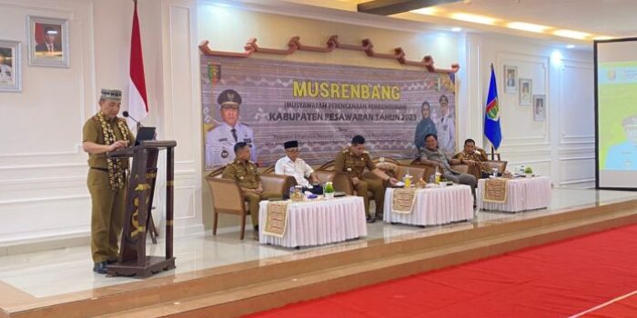 Mulyadi Irsan Kepala Bappeda Provinsi Lampung Mewakili Gubernur Buka Musrenbang RKPD 2024 di Pesawaran