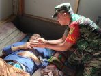 TNI Peduli, Babinsa Besuk Warga Binaan yang Sedang Sakit