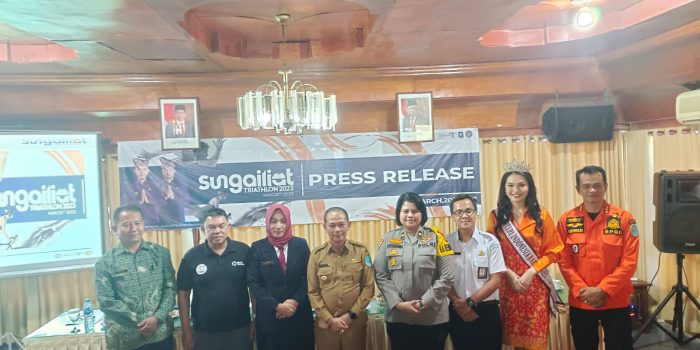 Bupati Bangka Bersama Kepala OPD dan Forkompincam Hadiri festival Tanglong