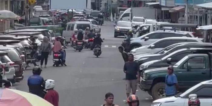 BREAKING NEWS !!! Bentrok Ormas di Ramayana Diduga karena Salah Paham