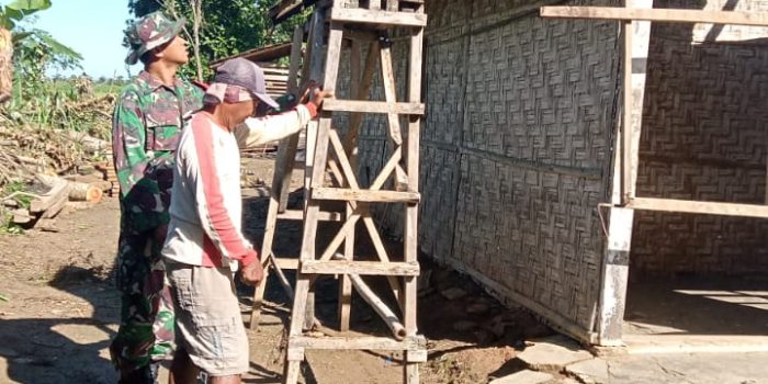 Bulan Puasa, Bukan Penghalang bagi Serda Fauzi untuk Berbuat Kebaikan