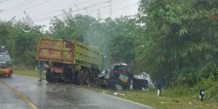 Tabrakan Maut Truk vs Mini Bus di Desa Nangka, 1 Orang Meninggal Dunia