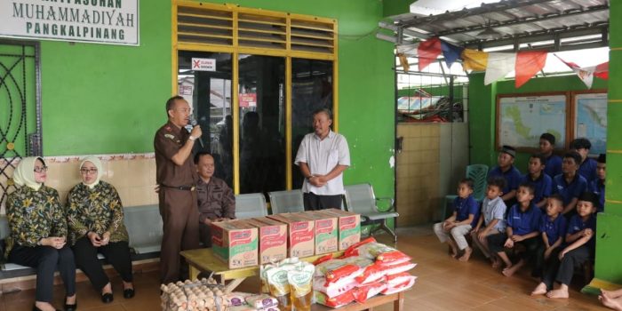 Serahkan Santunan untuk Panti Asuhan Muhammadiyah, Kajati: Semoga Bermanfaat dan Berkah