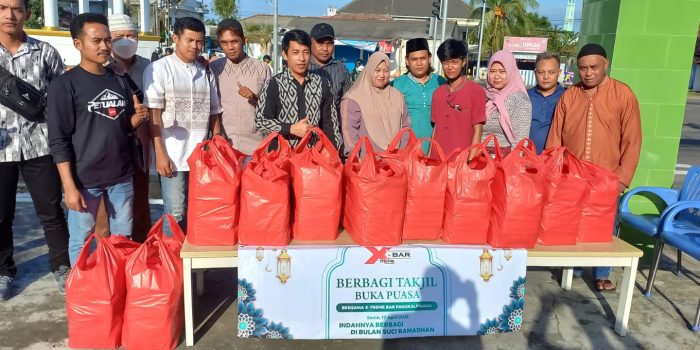 Keluarga Besar X- TREME BAR Berbagi Takjil di Bulan Suci Ramadhan
