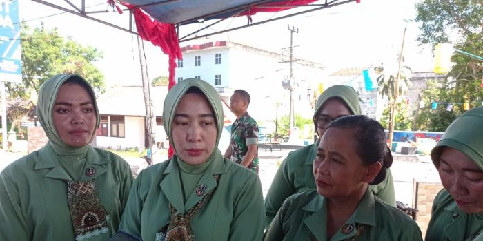 Bantu Masyarakat Jelang Lebaran, Persit KCK Cabang LVI Kodim 0432/Basel Gelar Pasar Murah