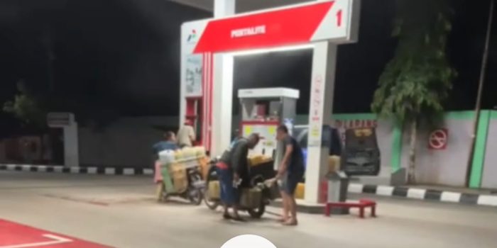Waw!! Meski Dilarang, SPBU 24.331.154 Simpang Bukit Toboali Isi Pertalite ke Jeriken