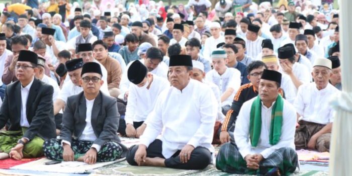 Gubernur Lampung  dan Wakil Beserta Forkopimda Shalat Ied di Lapangan Enggal