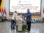Gubernur Lampung Arinal Djunaidi Menerima Bantuan CSR dari PT Bukit Asam