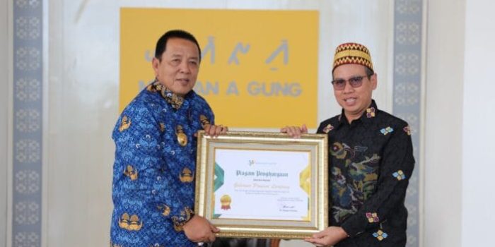 Ainal Djunaidi Gubernur Lampung Raih Penghargaan Atas Dukungan Penyelenggaraan Kegiatan Statistik
