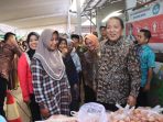 Menekan Inflasi Agar Harga Bahan Pokok di Pasar Tetap Stabil, Arinal Tinjau Pasar Murah Bersubsidi di Sukarame