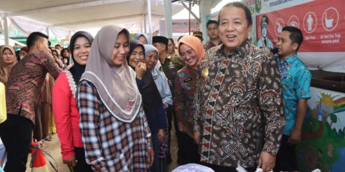 Menekan Inflasi Agar Harga Bahan Pokok di Pasar Tetap Stabil, Arinal Tinjau Pasar Murah Bersubsidi di Sukarame