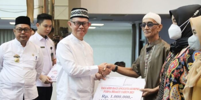 Korpri Ramadan Berbagi, Ketua Dewan Kopri Fahrizal Darminto Lampung Serahkan Bantuan dan Tali Asih
