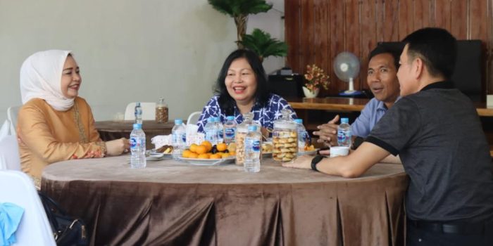 Pj Gubernur Kep. Babel Silaturahmi Lebaran ke Kediaman Sekda Naziarto