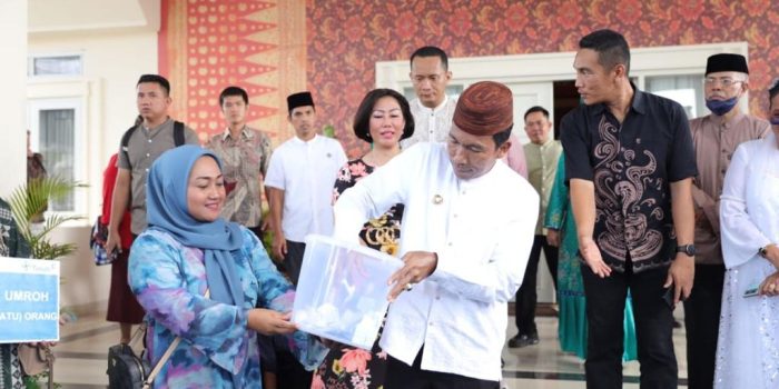 Eviar Persembahkan Umrah Halalbihalal Pj Gubernur untuk Ayah Tercinta